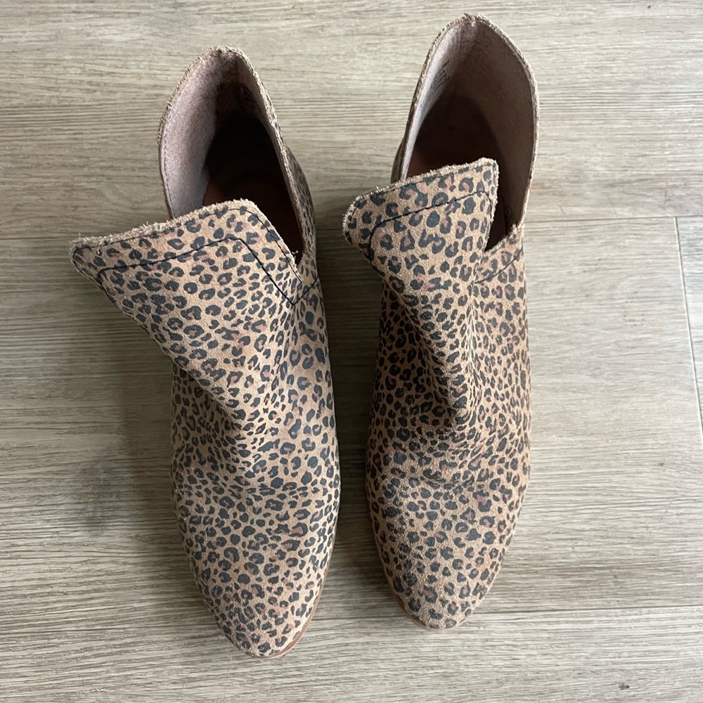 Coconut by Matisse leopard booties.